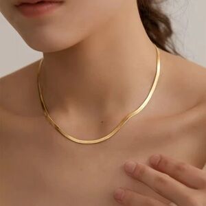 18k Gold Herringbone Necklace for women